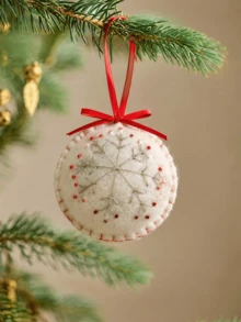 Ornamen Natal dari Kain Felt Bordir Tangan, Bentuk Kepingan Salju Putih, Hati Merah, Pohon Hijau, dan Bintang, Liontin Gantung dari Kain dengan Pita untuk Pohon Natal, Dekorasi Rumah dan Pesta Liburan yang Nyaman dan Bergaya Pedesaan - beraneka warna - View 7