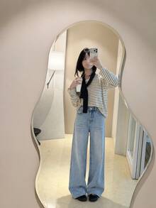 YEAE | Women's Light Blue Washed High Waist Wide Leg Jeans - Light Wash - View 4