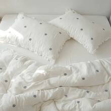 3Pcs 120G High-Weight Premium Soft Comfortable Breathable Pure White Fabric, Blue Bell Embroidery Duvet Cover Set (1Pc Duvet Cover + 2Pcs Pillowcases, No Filling), Exquisite White Ruffle Bedding Set Suitable For Girls Room Dormitory Single Double Queen King Size Machine Washable, Suitable For All Seasons - Blue and White - View 7
