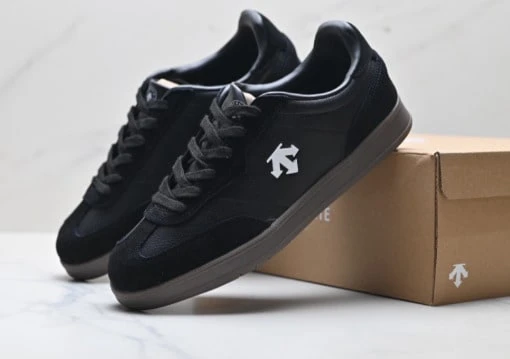 Descente Men Sneakers - Black - View 1