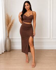 Conjunto Feminino Cropped Corset de Alça + Saia Midi com Fenda e Detalhe Franzido - Marrom - Visão 2