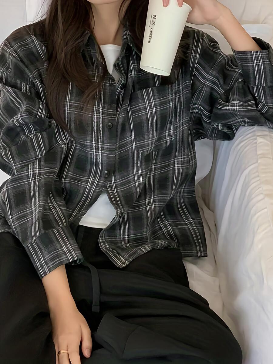 女款大尺寸棕色格紋鈕扣襯衫，休閒寬鬆長袖梭織上衣