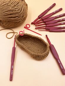 Red Crochet Tool Set 4pcs, Includes 1 Ergonomic Soft Grip Crochet Hook, 1 7cm Large Eye Needle And 2 Open Stitch Markers, Compact And Portable, Space-Saving Storage, Practical Yarn DIY Crochet Tool Kit For Amigurumi, Coasters, Scarves And Other Yarn Handicraft Projects - Red Shank Crochet Hook - View 5