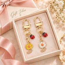 1pc Cute Ladybug Daisy Keychain, Floral Bag Charm, Rotating Buckle Design, Suitable For Handbags, Backpacks Pendant Decoration, Yellow/White Flowers, Christmas Holiday Gift - Quantity - View 5