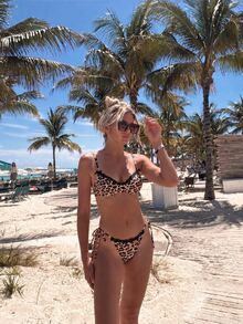 Ensemble de bikini imprimé léopard pour femmes avec bordure en dentelle. Le motif vintage est accrocheur, orné de bords en dentelle et de petits nœuds, doux mais élégant. - Multicolore - Voir 2