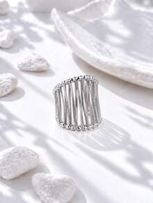 European And American Vintage Hollow Wide Band Ring For Women, Gold And Silver Dual-Tone 3D Line Geometric Ring, Unique Exaggerated Niche Fashion Versatile Ring, Daily Commute Date Party Style Accessory Gift - Gold - View 3