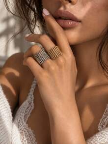 European And American Vintage Hollow Wide Band Ring For Women, Gold And Silver Dual-Tone 3D Line Geometric Ring, Unique Exaggerated Niche Fashion Versatile Ring, Daily Commute Date Party Style Accessory Gift - Gold - View 4