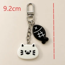 1pc/2pcs Unisex Black & White Cartoon Cat Eating Fish Pendant, Black & White Small Fish Accessory Keychain, Cute Couple Bag Charm, Luggage Accessory - Black and White - View 2