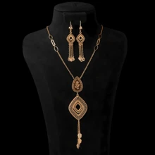1 Set 3pcs Elegant Vintage Hollow Rhombus + Laser Rose Pendant 18k Gold Plated Champagne Color Necklace & Earrings Jewelry Set, Suitable For Bride Wedding Evening Party Dress Engagement High-End Jewelry, Gorgeous Women's Wedding Wear + Perfect Gift - Champagne - View 3