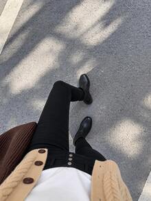 YEAE 女款黑色高腰修身牛仔褲，鈕扣與口袋設計，中彈力休閒長褲 - 黑色 - 查看 4