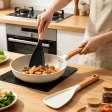 1pc/2pcs Heat-Resistant Wooden Handle Silicone Spatula, Tamagoyaki Spatula, Steak Spatula, Fish Spatula, Cooking Spatula, Salad Spatula, Non-Stick Pan Spatula, Cooking Spatula Spoon, Kitchen Cooking Tool - View 4
