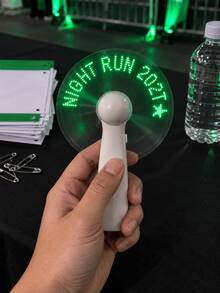 1件客製化LED訊息風扇，可個性化編程發光手持風扇，DIY文字顯示風扇，適用於演唱會、節慶、派對、夜跑、電音派對、活動、戶外運動，禮物，便攜電池供電風扇燈 - 多色7 - 查看 5