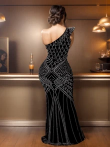 Summer Elegant Women's Fashion Party Sleeveless Shiny Rhinestone Asymmetrical Neckline Mermaid Long Dress - Black - View 7