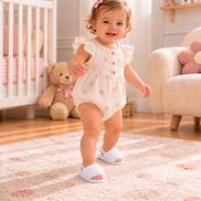 Pantufa Slide Bebê com Pelúcia Macia, Solado Emborrachado Antiderrapante e Elástico no Calcanhar - Branco - Branco - Visão 7