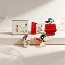 1 Buah Bros Snoopy, Pinggiran Logam Mengkilap dan Lencana Dekoratif Isi Enamel Berwarna Cerah, Lencana yang Dapat Dipakai untuk Jaket, Ransel, dan Topi, Koleksi dan Hadiah Unisex - MultiWarna - View 3