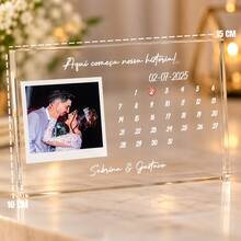 Porta Retrato Calendário Personalizado Bloco de Mesa Acrílico Foto Data Especial Frase Nome Decoração Presente Lembrancinha Aniversário Chá de Panela Casamento Chá de Bebê Nascimento Formatura Batizado Natal - Branco - Visão 3
