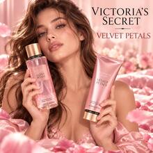 Victoria's Secret Velvet Petals Set para Mujer – Body Mist 250 ml + Loción Corporal 236 ml, Aroma Floral Gourmand Cremoso - Floral - Ver 2