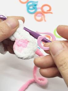 50pcs Large Opening Stitch Markers, Extra Large Opening Design, Fits Thick Yarn And Thick Knitting Needles, No Need To Remove Needles During Knitting, Directly Clip Onto Needles, Comes With Transparent Storage Box With Lid For Easy Organization, Suitable For Stitch Marking, Pattern Section Counting, Essential Tool For Crochet, Knitting And Various Yarn Crafts - Opening Mark Buckle - View 4