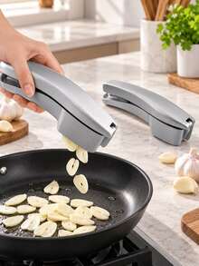 Alat Penghancur dan Pengiris Bawang Putih 2-in-1 dari Paduan Aluminium, Alat Penghancur dan Pengiris Bawang Putih Manual, Alat Persiapan Salad Multifungsi, Cocok untuk Bawang Putih, Sayuran, dan Persiapan Makanan, Aksesori Memasak Dapur - View 13