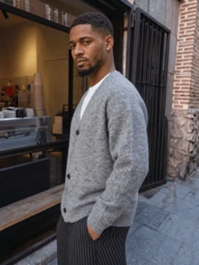 BLACKTOEXIT Men's V-Neck Long Sleeve Knit Cardigan, Korean Style Slouchy Multi-Color Single-Breasted Placket Ribbed Cuffs Jacket, Autumn/Winter - Grey - View 3