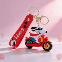 1 قطعة سلسلة مفاتيح حقيبة سيليكون Snoopy على شكل دراجة نارية، إكسسوار حقيبة للمراهقين، هدية مثالية لعيد الميلاد ورأس السنة والعطلات - متعدد الألوان - مشاهدة 2