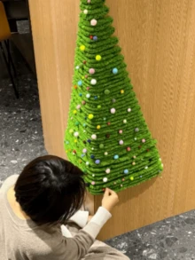 DIY Corner Wall Christmas Tree Craft Kit, Soft Fluffy Plush Yarn Xmas Tree With Colorful Pom Poms & Adhesive Hooks, Handmade Christmas Wall Decoration For Home Apartment Dorm Holiday Party - Christmas Tree DIY Kit - View 12