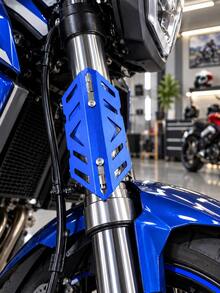 Penutup Garpu Depan Motor, Pelindung Peredam Kejut Paduan Aluminium, Pelindung Tabung Garpu Logam, Penutup Suspensi Dekoratif, Penutup Garpu Motor Desain Berongga, Aksesoris Motor Kustom Street Bike, Suku Cadang Modifikasi Motor - A - View 4