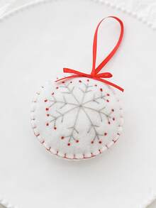 Ornamen Natal dari Kain Felt Bordir Tangan, Bentuk Kepingan Salju Putih, Hati Merah, Pohon Hijau, dan Bintang, Liontin Gantung dari Kain dengan Pita untuk Pohon Natal, Dekorasi Rumah dan Pesta Liburan yang Nyaman dan Bergaya Pedesaan - beraneka warna - View 12