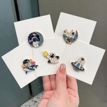 5pcs Metal Enamel Brooches, Cute Astronaut Theme Enamel Badges, Unique Cartoon Lapel Pins, Suitable For Clothes, Bags, Backpacks, Hats, Gift Decoration - Multicolor - View 3
