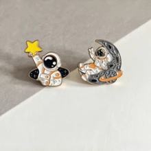 5pcs Metal Enamel Brooches, Cute Astronaut Theme Enamel Badges, Unique Cartoon Lapel Pins, Suitable For Clothes, Bags, Backpacks, Hats, Gift Decoration - Multicolor - View 10