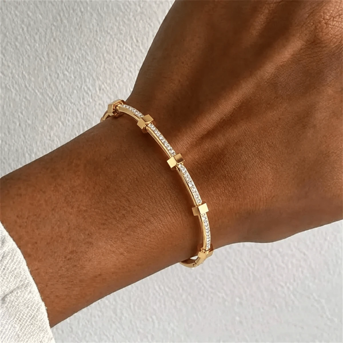 VKHK 1pc Classic 18K Gold Plated Stainless Steel Open Bangle/Bracelet, Fashionable Jewelry Gift For Women