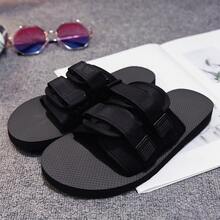 Men Slippers - Hitam - View 3