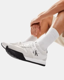Calvin Klein شبشب رجالي واسع المقاس - أبيض - مشاهدة 4