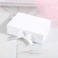 附蓋個性化禮品盒，磁吸裝飾盒，可客製化姓名，緞帶封口，堅固紙板禮品盒，適合伴娘、伴郎與婚禮賓客，磁吸蓋收納盒，適用於婚禮慶典，紀念盒 - 彩色 - 查看 13