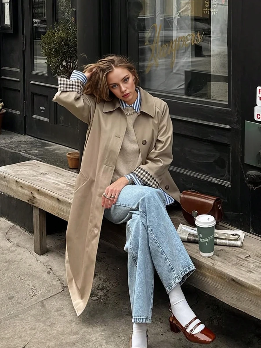 2026春夏新款女士法式Niche卡其色长款风衣，插肩袖翻领撞色格纹单排扣轻薄外套，无内衬带口袋，优雅女士衬衫