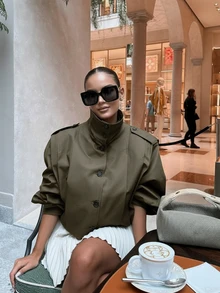 女士口袋纽扣短款外套，适合春秋季穿着。新款秋季休闲短款女式风衣 - 軍綠色 - 查看 2