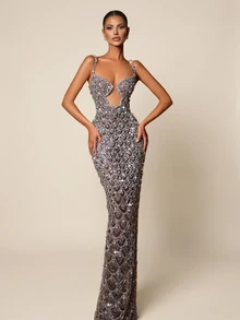 Đầm dạ hội Astony One sang trọng, thanh lịch, lấp lánh ánh bạc, đính sequin, kiểu dáng gợi cảm hở vai, khoét eo, ôm sát, dài đến sàn, phù hợp cho lễ hội hóa trang, đám cưới, lễ đính hôn, sinh nhật, họp mặt, tiệc tùng, sự kiện thảm đỏ, lễ hội âm nhạc, dạ tiệc từ thiện, tiệc tối trang trọng và các dịp khác. Mùa xuân - Bạc - Xem 3