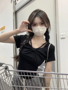 别致方领短袖T恤，蝴蝶结设计，修身显瘦，休闲黑色夏季上衣 - 黑色 - 查看 2